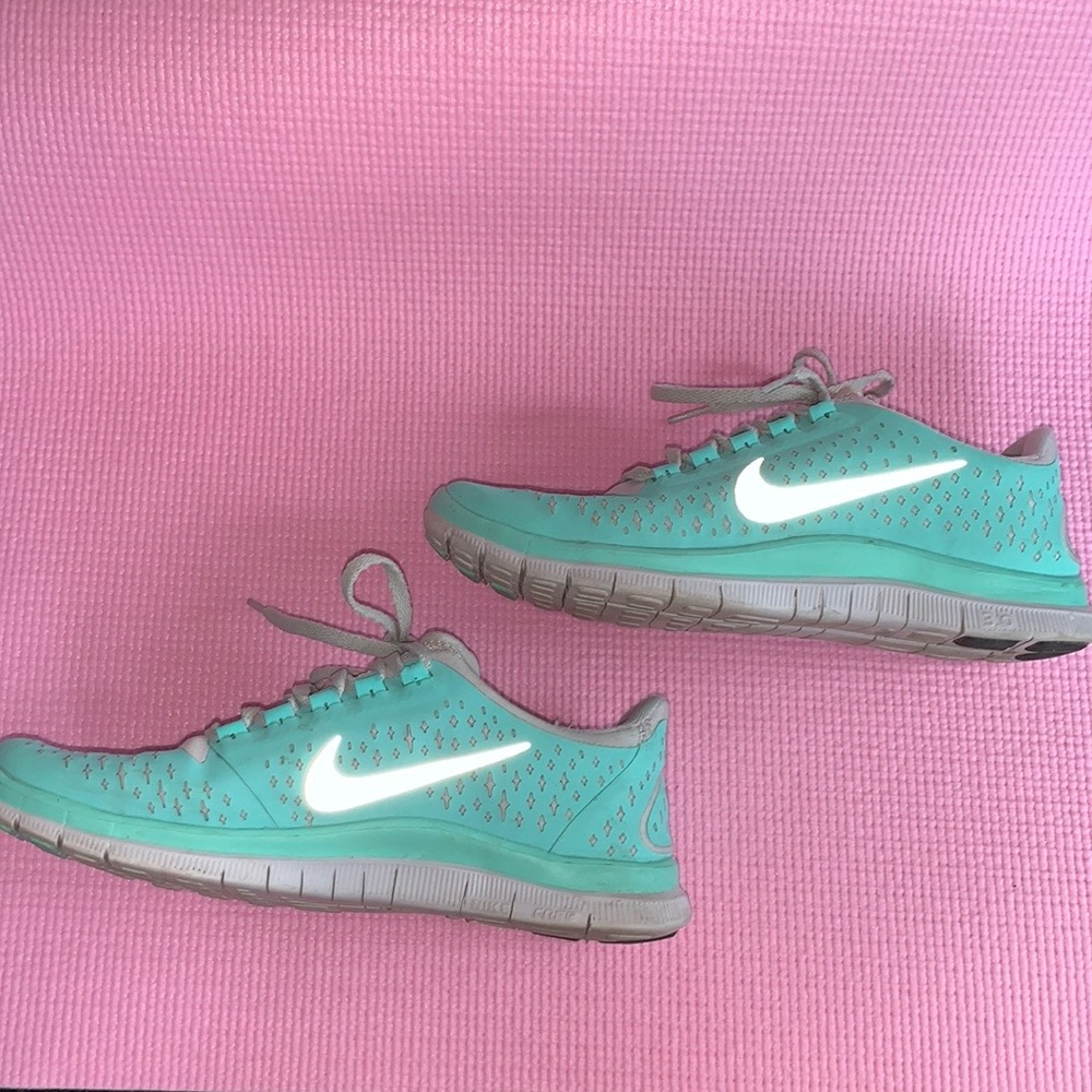 Bright teal Nike free run 3.0 women’s size 7